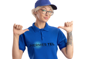 jeune-femme-livraison-uniforme-bleu-casquette-portant-lunettes-pointant-pouces-elle-meme-debout-mur-blanc copie jeune-femme-livraison-uniforme-bleu-casquette-portant-lunettes-pointant-pouces-elle-meme-debout-mur-blanc copie
